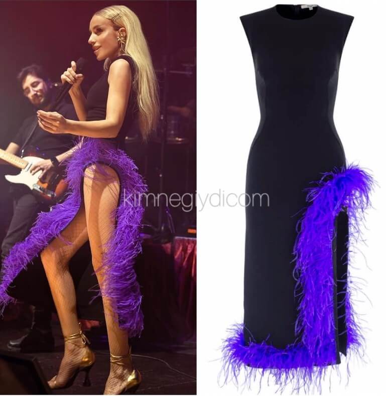 Gülşen’in sahnede giydiği yırtmacında mor püskül detayı olan siyah sahne elbisesi