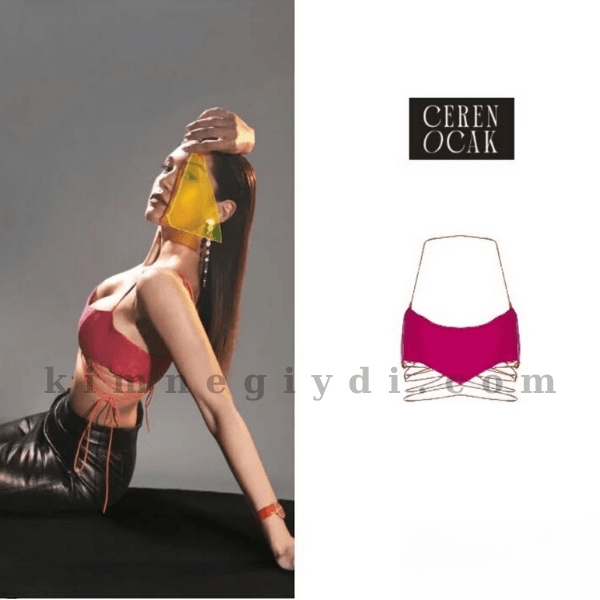 Hazal Subaşı’nın MAG dergi çekiminde giydiği fuşya renkli linen crop top