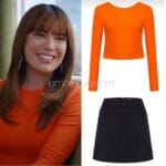 Kumru’nun Yasak Elma dizisinde giydiği sırt detaylı tişört ve mini etek kombini