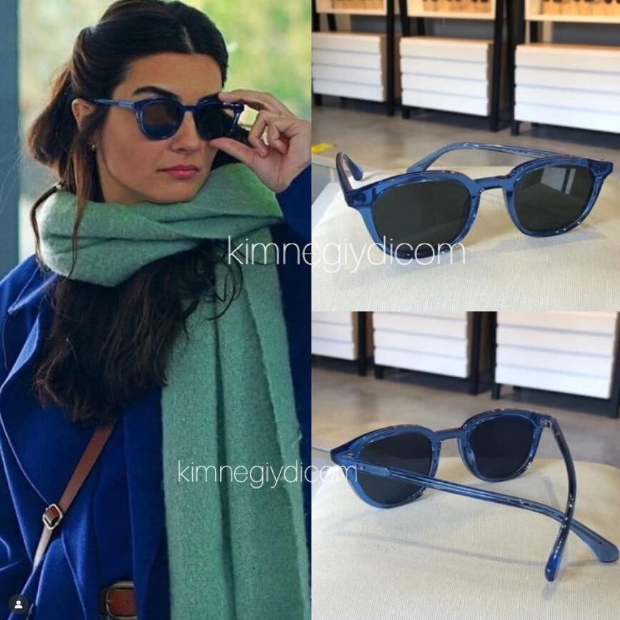 Tuba Büyüküstün’ün Vanity Effect marka mavi çerçeveli güneş gözlüğü
